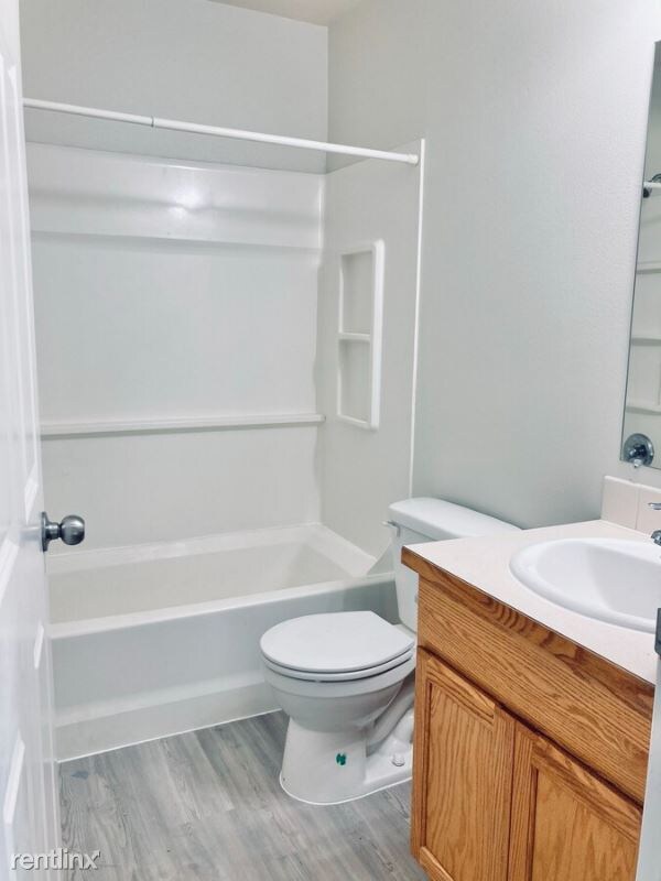 Building Photo - 11719 E Mansfield Ave