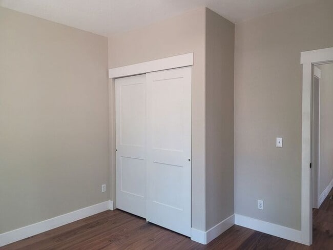 Building Photo - Downtown Cottage newly remodeled 2 Bed and...