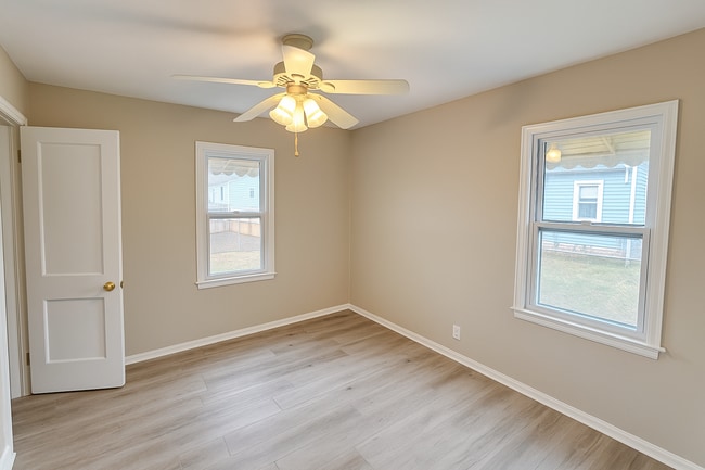 Building Photo - 494 S Exeter Ave