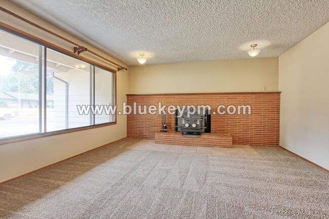 Building Photo - 3 Bed/ 2 Bath Home Near Legacy High School and Firstenburg Community Center