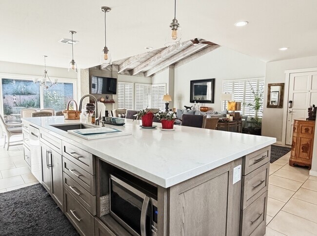Building Photo - 48983 Canyon Crest Ln