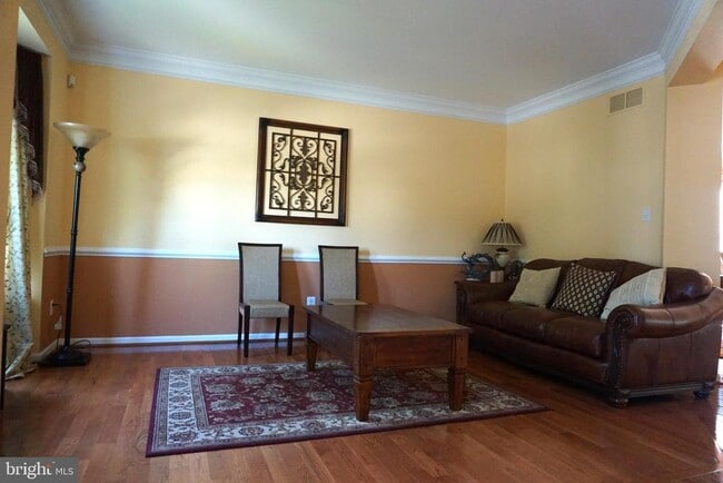 Building Photo - 331 Quail Dr N