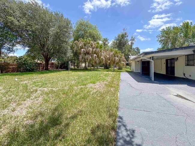 Building Photo - 412 Longshadow Rd