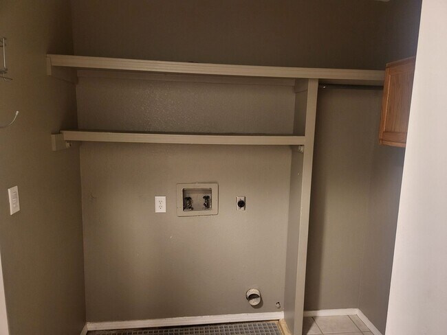 Building Photo - 3 Bed 2 Bath, Bixby Schools