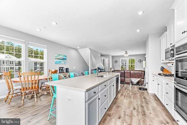 Building Photo - 43871 Eucalyptus Way