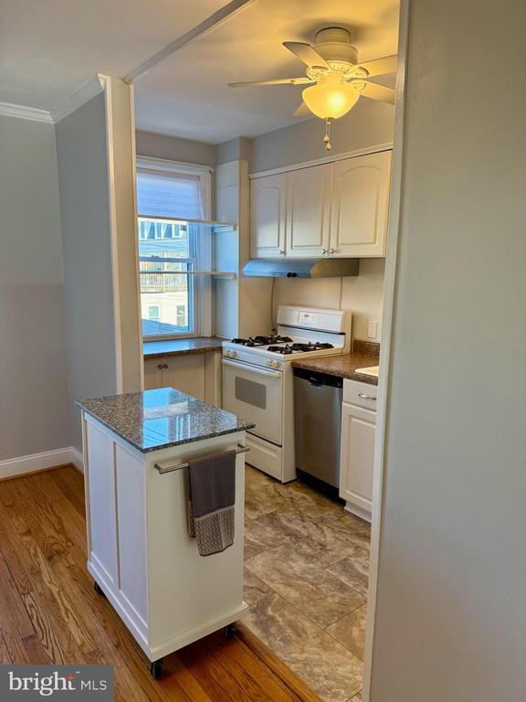 Building Photo - 3613 Parkdale Ave