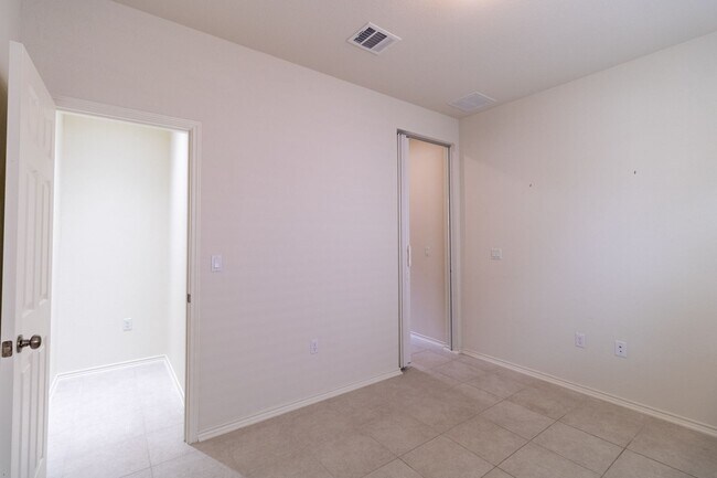 Building Photo - Charming Oasis in Wells Branch: Spacious 3-Bed Home with Stylish Upgrades!