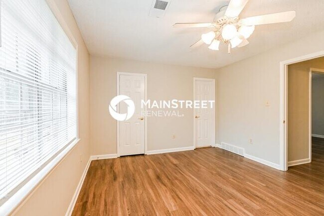 Building Photo - 4 Bedroom Pet-Friendly Home in MEMPHIS, TN with Main Street Renewal