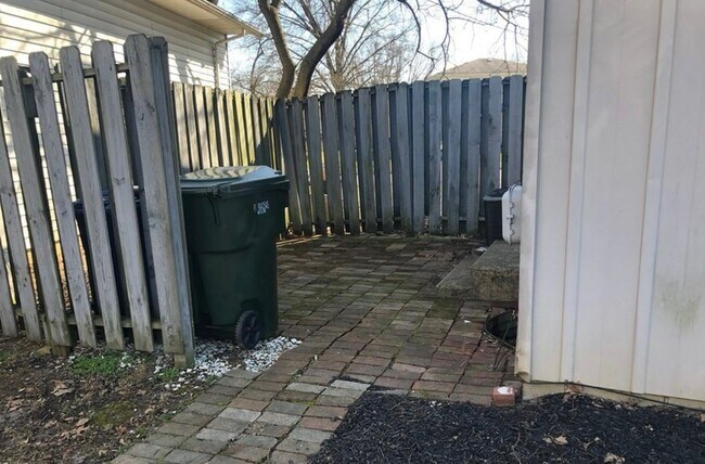 Building Photo - 5570 Maple Canyon Ave