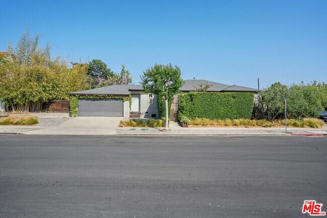 Building Photo - 1666 S Curson Ave