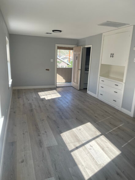 Building Photo - 214 Spruce St