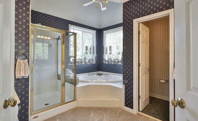 Building Photo - 115 Hidden Lake Dr