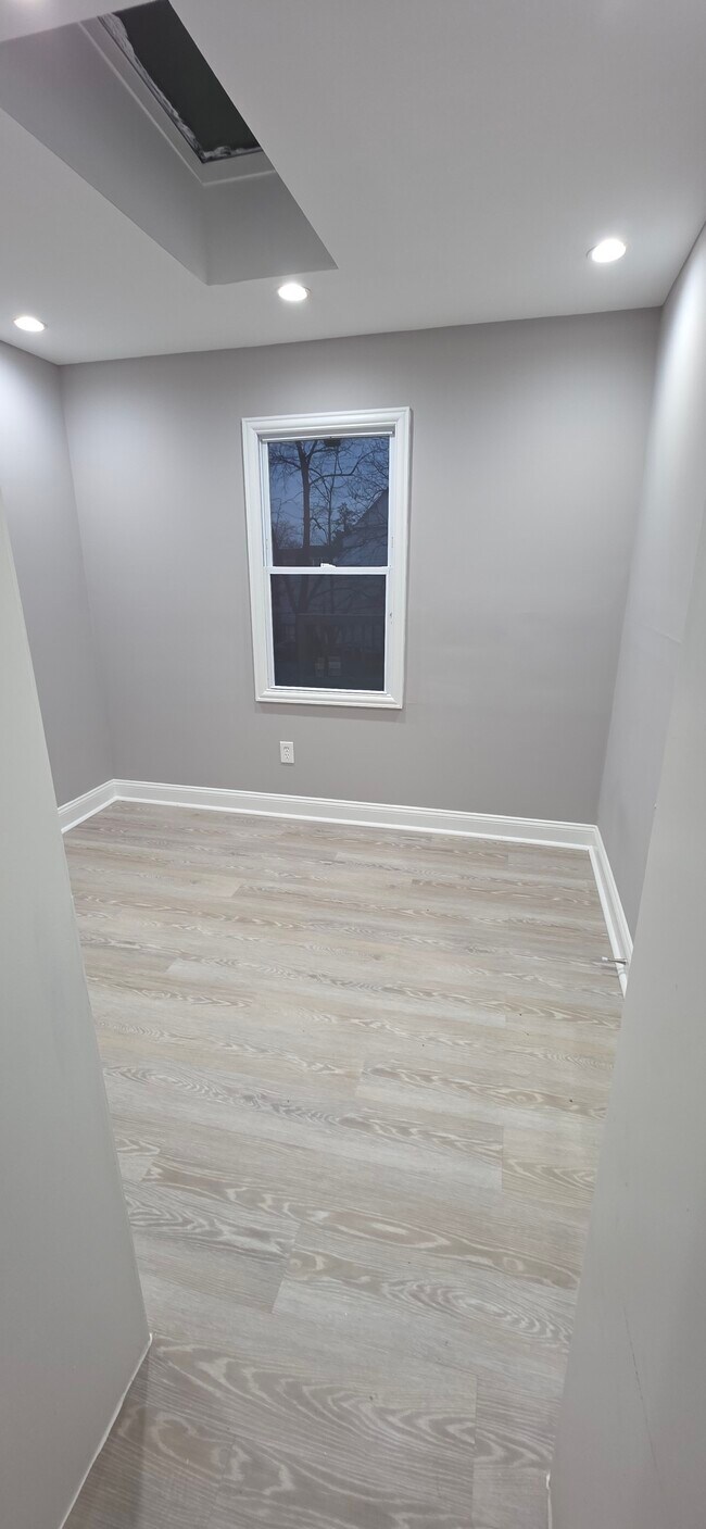 Building Photo - 2461 Shirley Ave