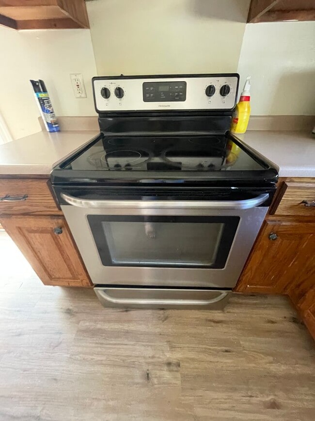 Building Photo - 3 Bedroom 2.5 Bath Townhome Located in Fou...