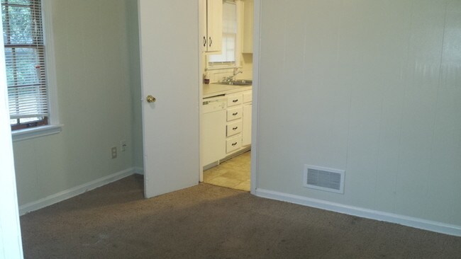 Building Photo - Feels like home-3 BR Brick