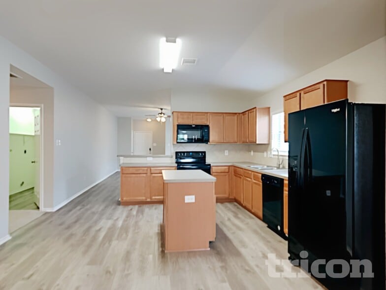 Building Photo - 209 Brahma Way