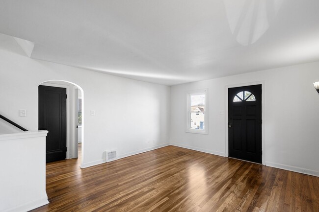 Building Photo - FULLY RENOVATED BEDROOM IN MUNHALL! LEASE ...