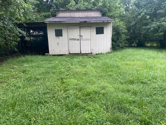 Building Photo - 404 N Lindsey St