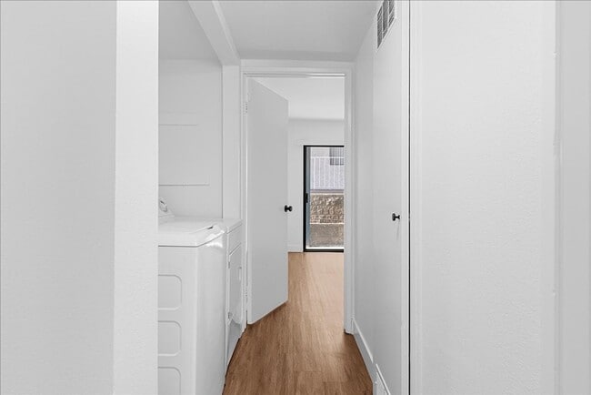 Building Photo - 448 W Windsor Rd