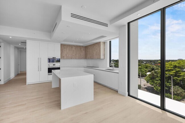 Building Photo - 305 Briny Ave