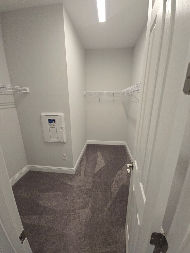 Building Photo - 3/2 Home in Lithia ****MOVE-IN SPECIAL, $500 OFF 2ND MONTHS RENT!!****