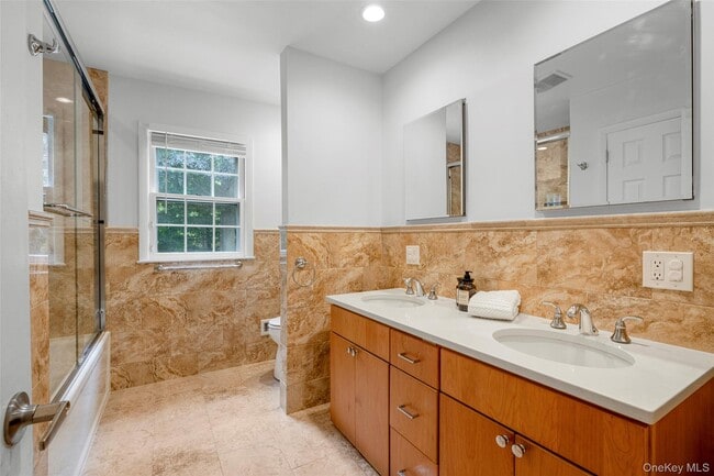 Building Photo - 6 Trails End