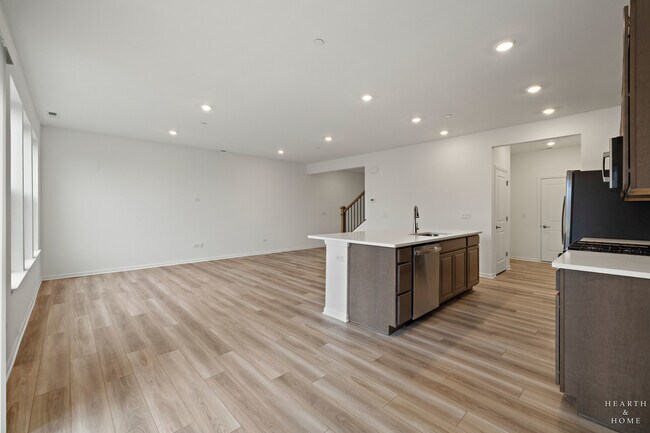 Building Photo - 624 Cassia Ct