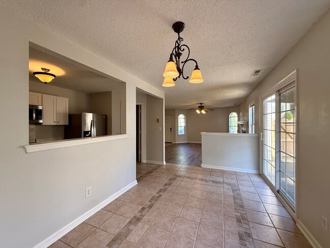 Building Photo - Bright and spacious 2 bed, 2.5 bath condo in the heart of Virginia Beach!