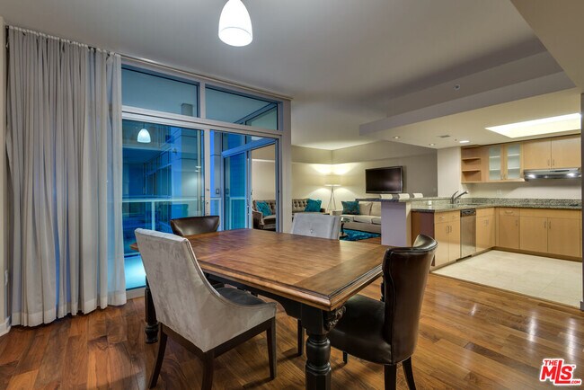 Building Photo - 13700 Marina Pointe Dr