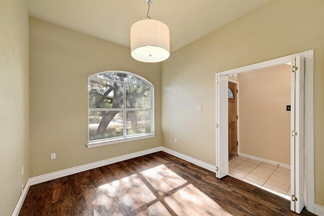 Building Photo - 212 Cargill Dr
