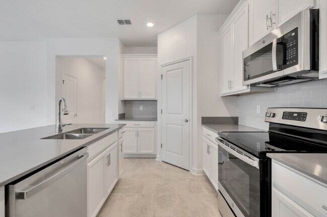 Building Photo - Stunning 4BR Eastham Plan in Pine Glen | Solar Home with Resort-Style Amenities in St. Cloud, FL