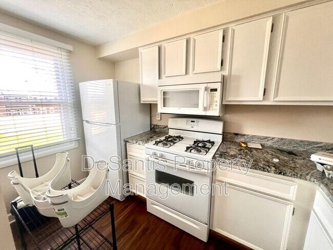 Building Photo - 406 Bonnie Brae Dr