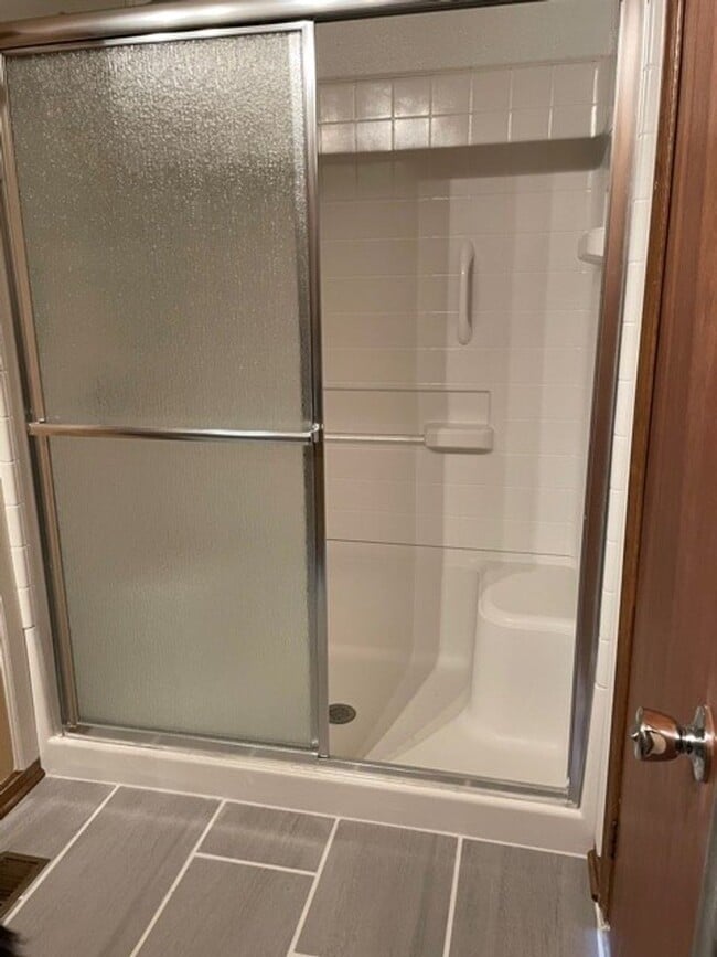 Building Photo - Lakeview Ranch Located in a Quiet Neighborhood