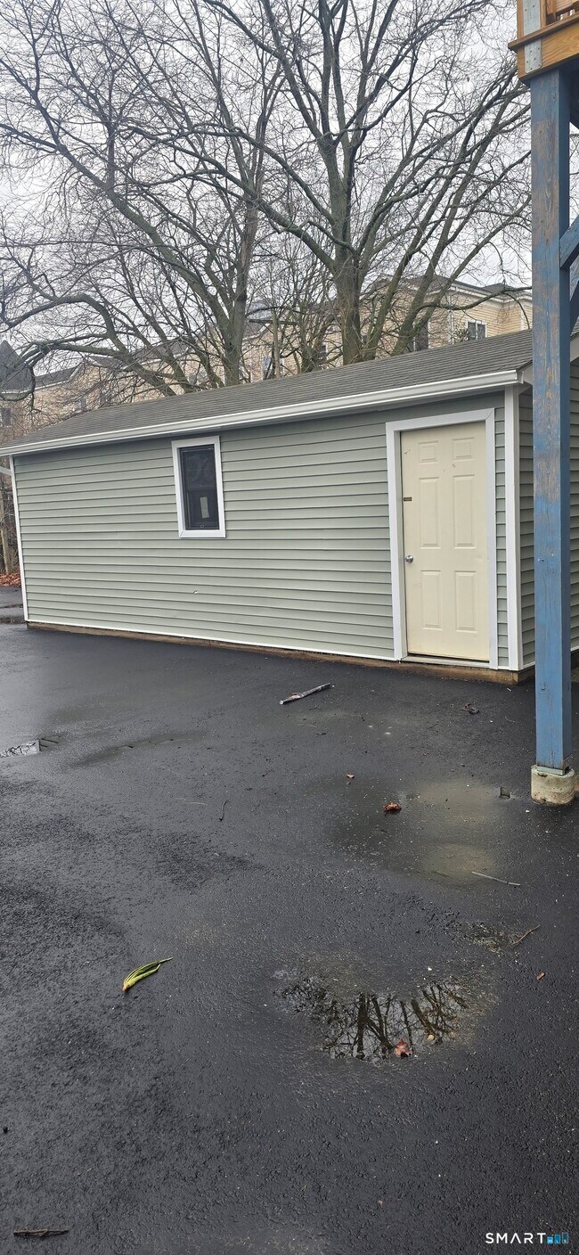 Building Photo - 530 Jane St