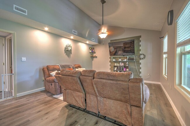 Building Photo - 4406 Willmary Dr