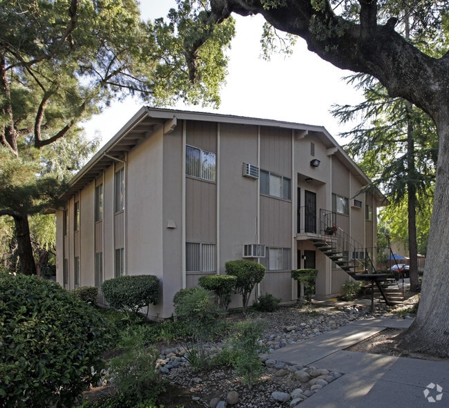 Lone Oak Apartments 2920 Garfield Ave Carmichael CA 95608 Apartment