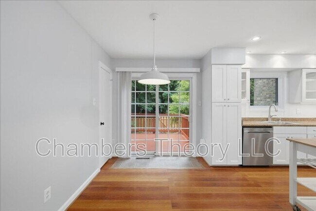 Building Photo - 2988 Borge St