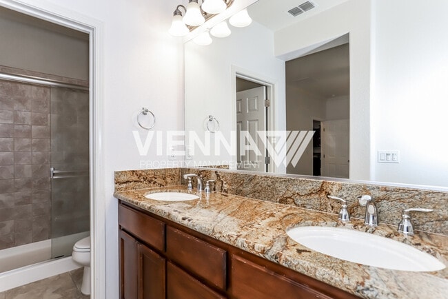 Building Photo - Beautiful Roseville Home rent ready!