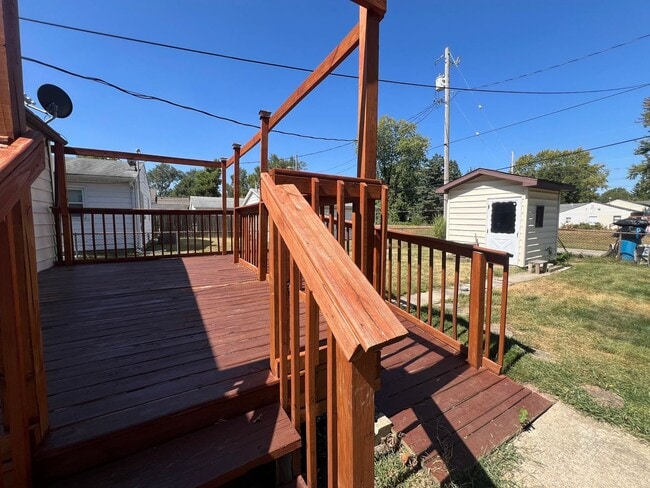 Building Photo - Coming Soon! Northend Spacious 3 bedroom 1...