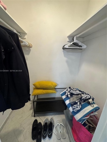 Building Photo - 300 Bayview Dr