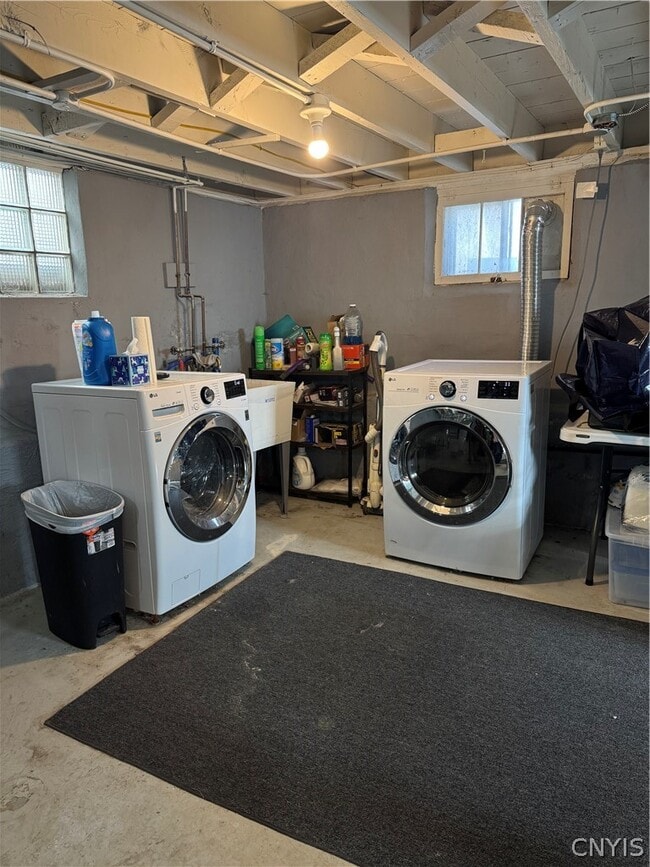 Building Photo - 220 Delhi St