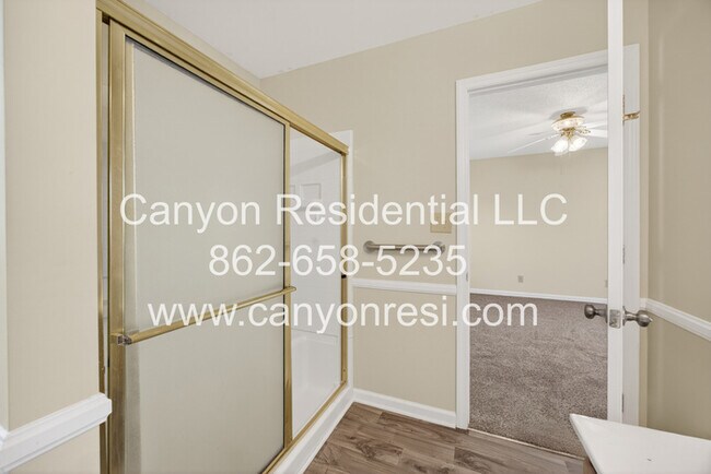Building Photo - 2035 Ardmore Village Ln