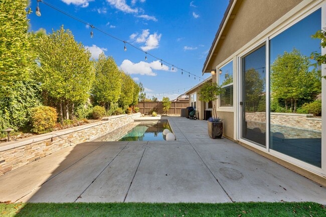 Building Photo - Folsom Ranch Gem – Newer 3BR Single-Story ...