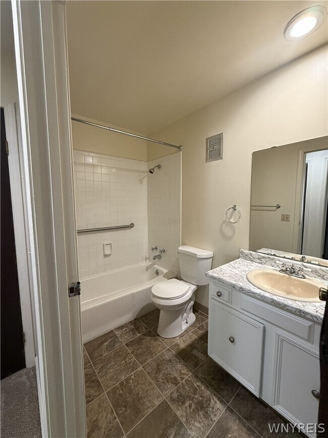 Building Photo - 4547 Chestnut Ridge Rd