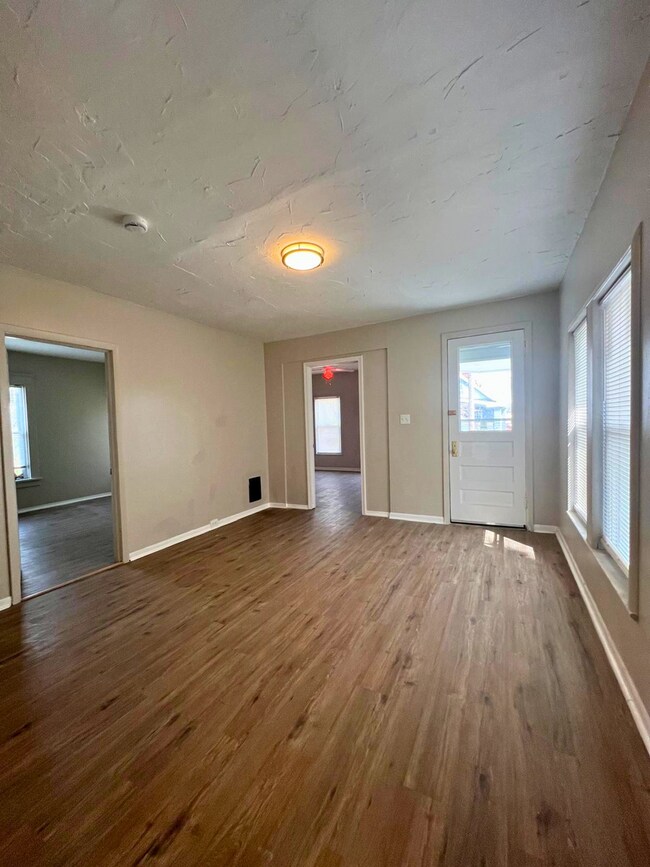 Building Photo - 836 E 156th St