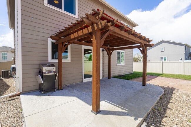 Building Photo - Beautiful 3-Bedroom Home in Ventana | Pool Community Near Fort Carson