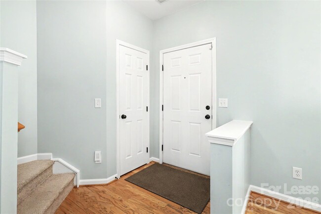 Building Photo - 9446 Cadman Ct