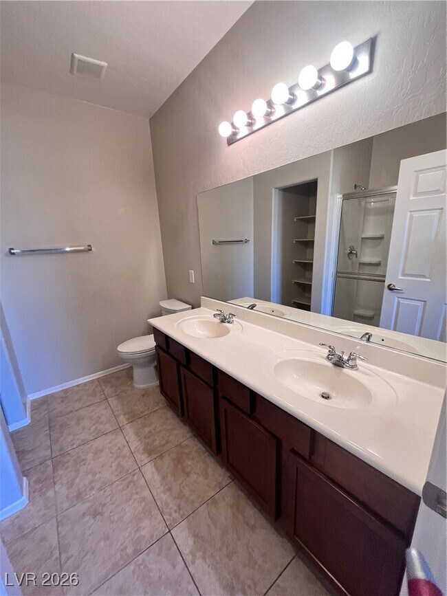 Building Photo - 6868 Sky Pointe Dr