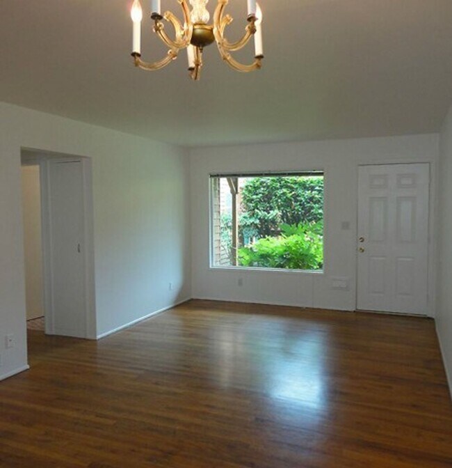 Building Photo - Waverleigh Apartments