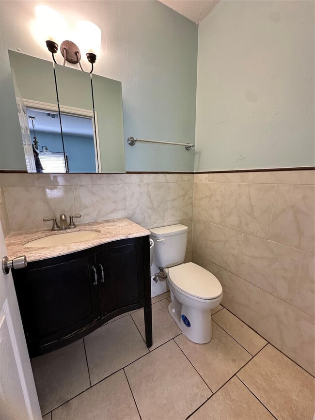 Building Photo - 11 SW 11th Ave